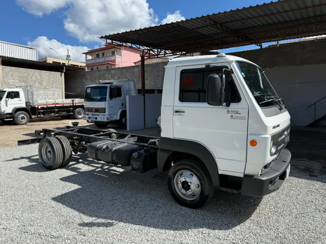 CAMINHÃO 8-160 2015 ÚNICO DONO IGUAL ZERO