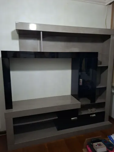 Estante Cinza e preta
