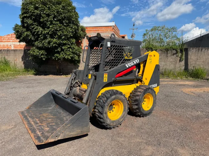 MINICARREGADEIRA (BOBCAT) - VOLVO MC90B 