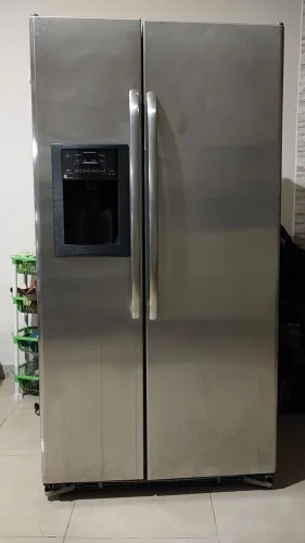 Side by Side GE 700 lts