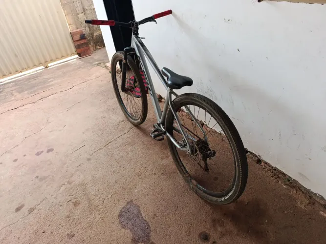 Bicicleta por 2000 reais, marca ksw muito boa pra trilha