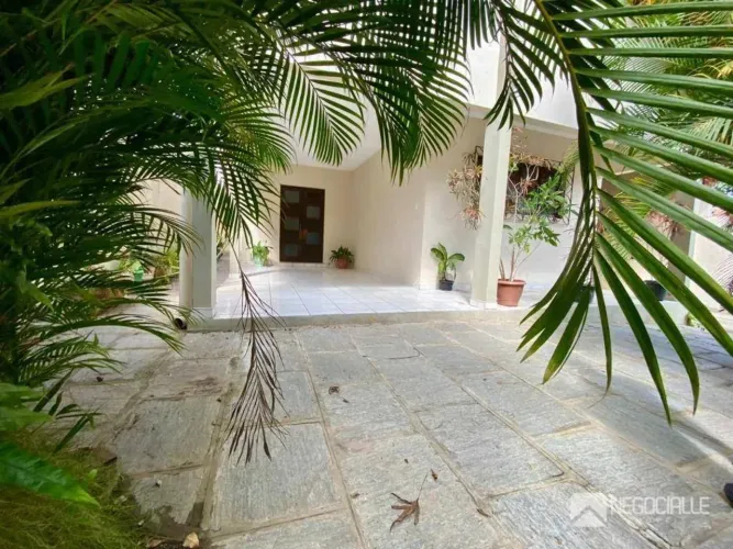 Casa com 3 dormitórios à venda, 240 m² por R$ 750.000,00 - Catolé - Campina Grande/PB