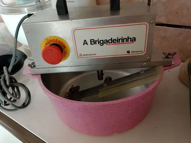 Panela mexedora de doces brigadeirinha 
