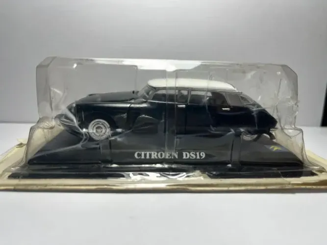 Miniatura Mercedes-Benz 180 1:43 Auto Collection Edição 33 - Lacrada