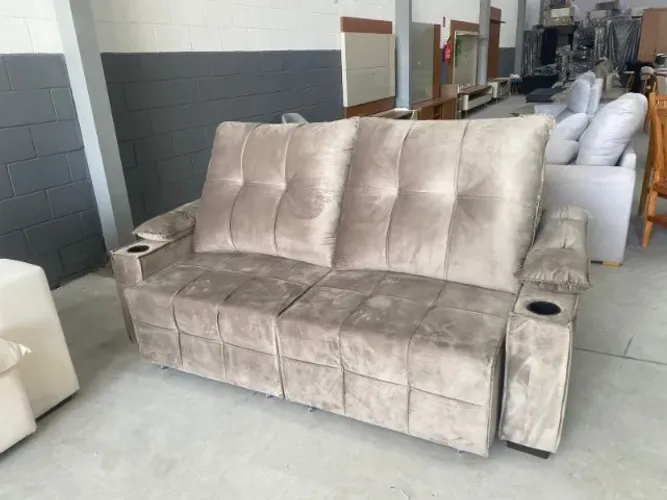 SOFA RETRATIL E RECLINAVEL /PORTA COPO EMBUTIDO 2,00 METROS