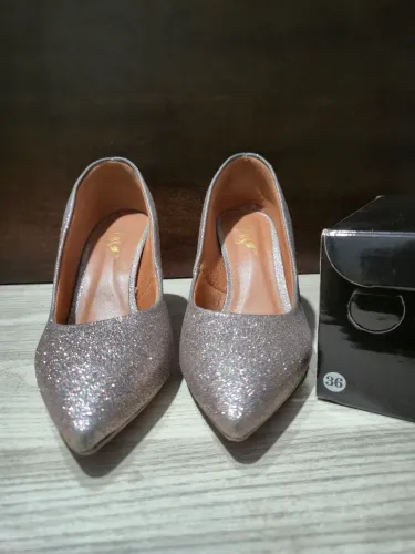 Scarpin holográfico salto fino 36