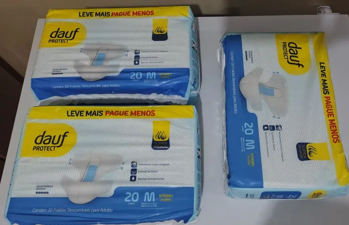 Fralda Geriátrica Dauf Adulto Tamanho M, pacote com 20 unidades.