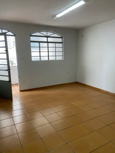 Alugo apartamento sobreloja com 3 quartos