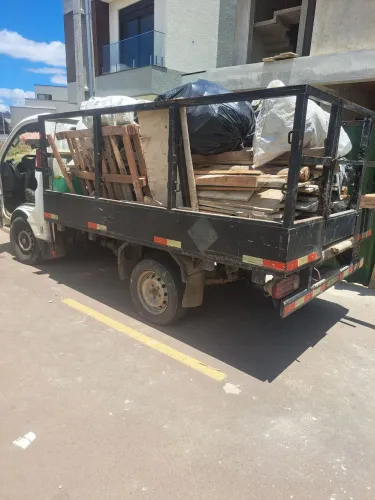 Retirada de entulhos calicas madeiras móveis velhos 