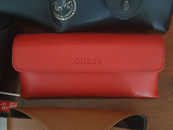 Case couro vermelha óculos de sol guess