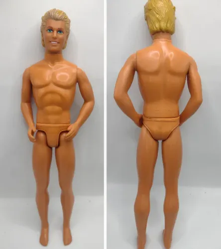 Boneco Ken reservado