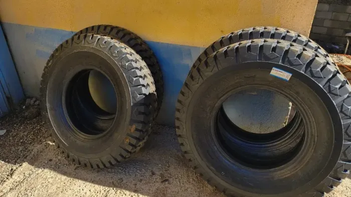 Vendo Par Pneus Goodyear Conquistador 10.00R20  Novos Sem Uso