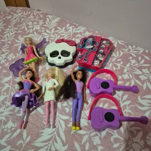 Lote Barbie + Monster High (McDonald's e afins)