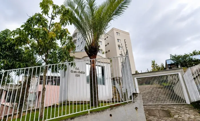 Apartamento com 3 dormitórios para alugar, 86 m² por R$ 2.300,00/mês - Jardim Europa - Pou