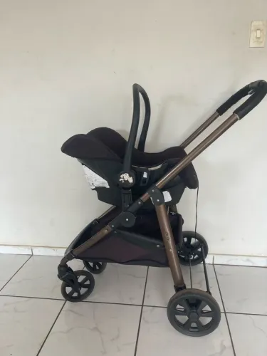 carrinho moisés e bebê conforto