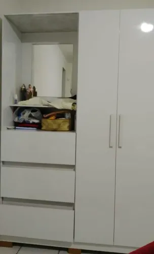 Guarda roupa pequeno