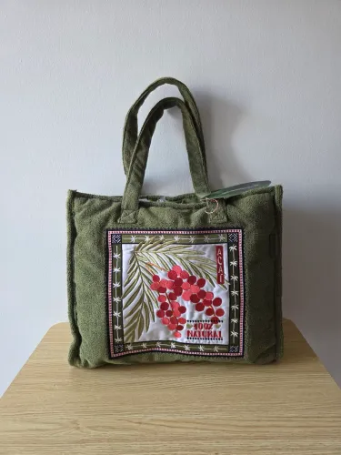 Bolsa da FARM nova c/ etiqueta modelo de ombro bordada e atoalhada tamanho grande