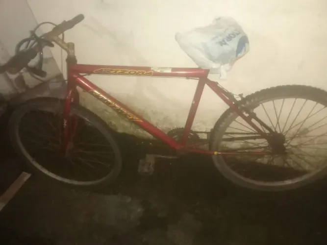 Vendo esta bicicleta quadro reto aro 26 baixo