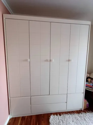 Guarda roupa infantil branco 4 portas! Excelente estado!