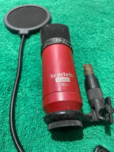 Microfone Studio Scarlett cm25