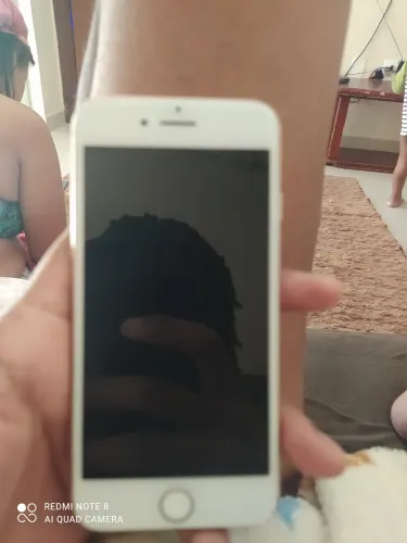 Vendo iPhone 8 funcionando tudo! Somente avarias de uso