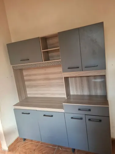 Vendo um armário com ungencia questões de viagem 
