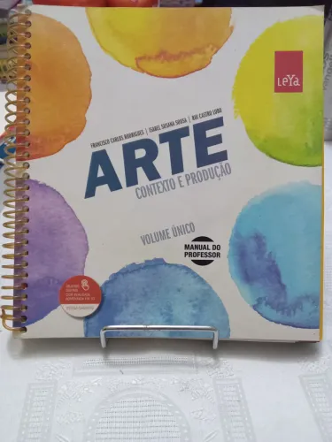 Livro didático de Artes "contexto e produção" volume único