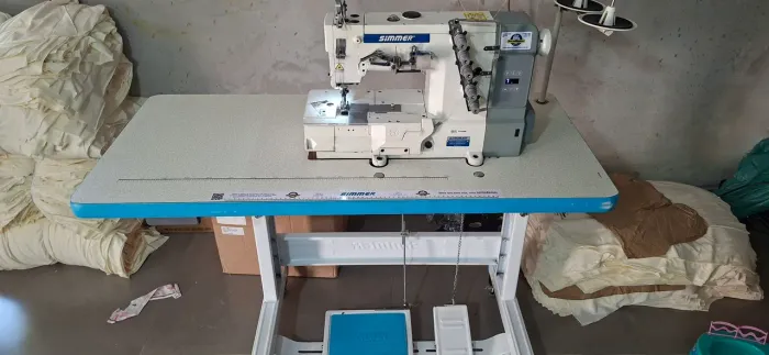 Vendo máquina de costura cobertura