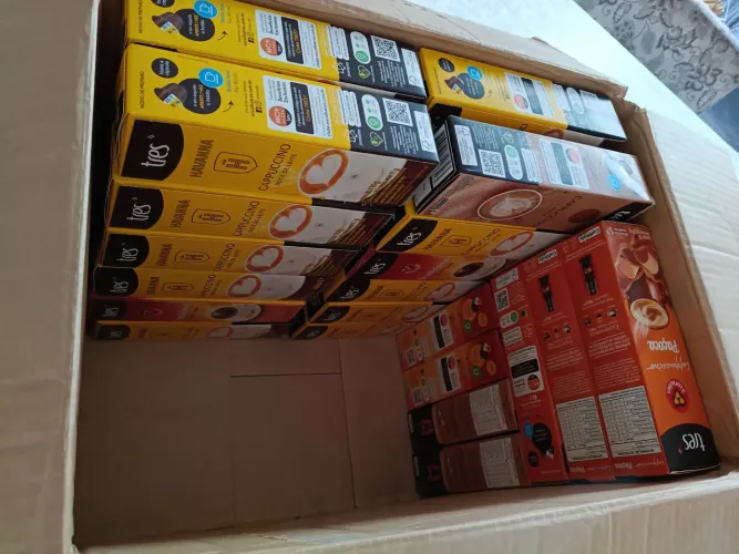 Cafeteira Expresso TRES Luna Vermelha com 350 cápsulas
