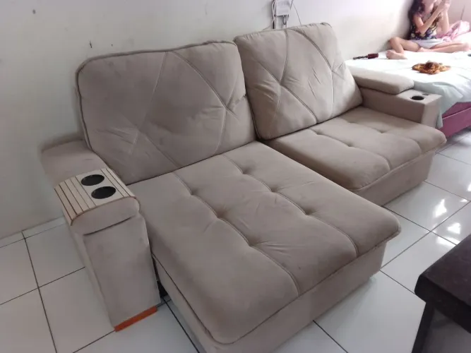 Vendo sofá retrátil com entrada usb