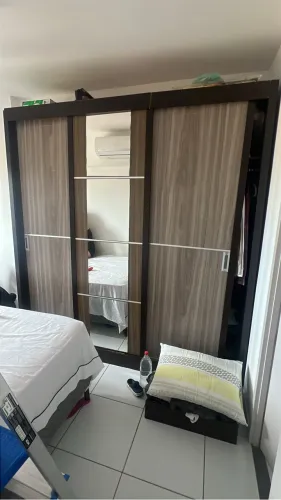 Guarda roupa de casal, porta de correr