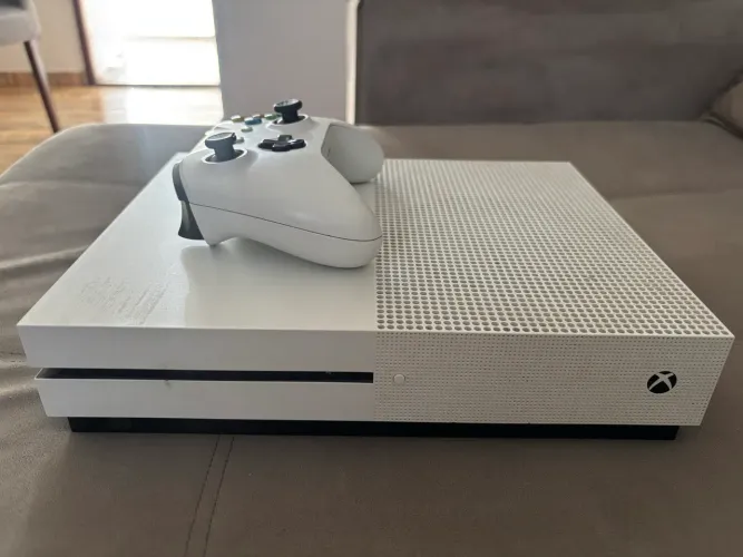 Xbox One S - 1TB