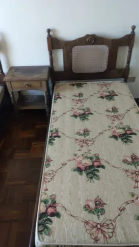 Cama de madeira