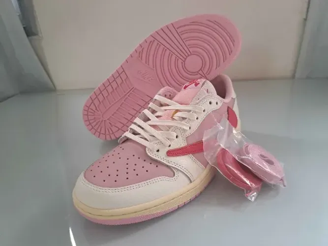 Air Jordan 1 Low x Travis Scott Tropical Pink