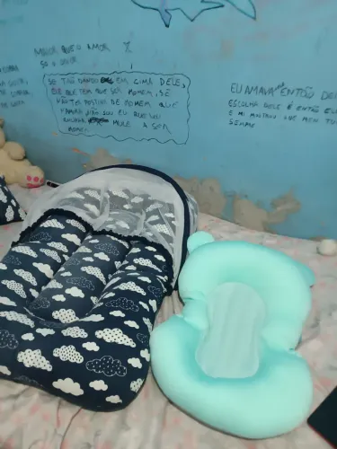 Vendo Ninho portátil com mosquiteiro e almofada de banho flutuante da Buba
