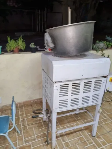 Máquina de cozimento e mistura de massas