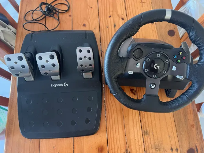 Vendo volante e pedal Logitech 