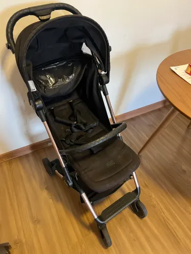 Carrinho de bebê usado 