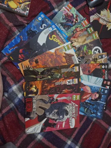 Livros da dc e marvel kit com 15 livros novos sem uso