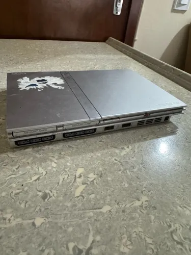 PlayStation 2 Slim prata + 2 controles + Memory Card original + cabos + jogos