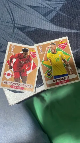 Figurinha ALPHONSO DAVIES e NEYMAR JR Extra Sticker Panini Fifa
