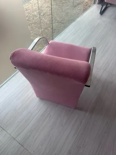 Poltrona rosa 250,00
