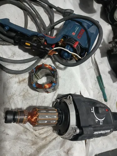 Auxiliar de Manutenção, reparo em ferramentas elétricas