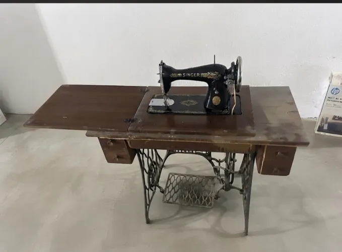 Maquina de costura antiga