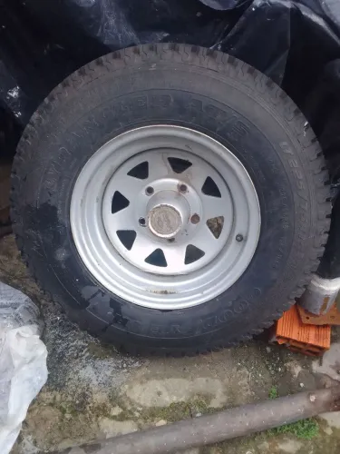 Peneu com roda 15 5 furo 