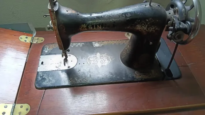 Máquina costura Relíquia que ainda funciona