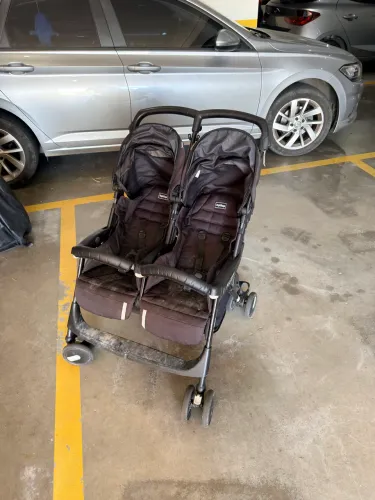 Carrinho de bebê gêmeos Pég-Perego Aria
