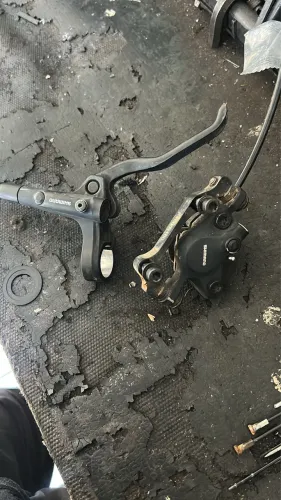 Freio shimano mt 200- semi novo!