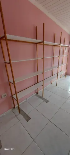 Prateleira industrial em metalon com mdf