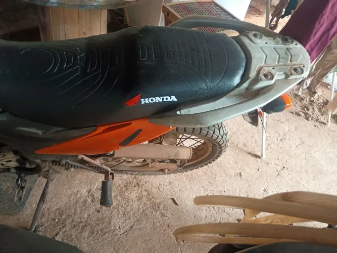 Vendo NXR Bros 150 cor laranja para sítio telefone *